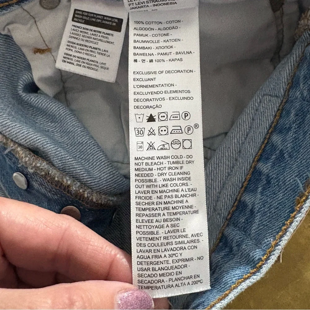 Levi’s 501 Jean Shorts Button-Fly Sz 33.5 Distressed Blue Light Wash Frayed Hems